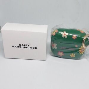 GWP: Marc Jacobs Daisy AirPod 3rd Gen Case